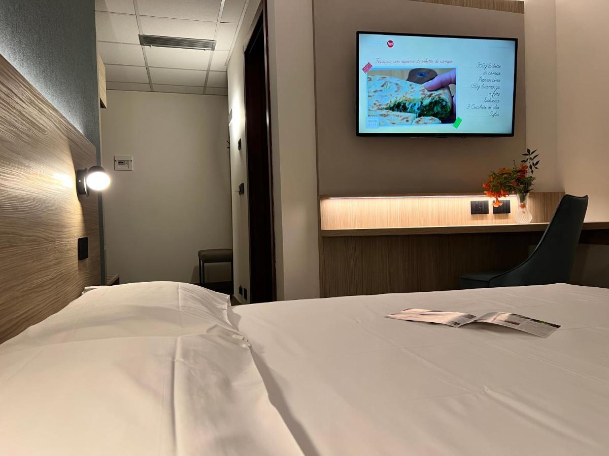 Hotel Gardenia Romano Canavese ภายนอก รูปภาพ