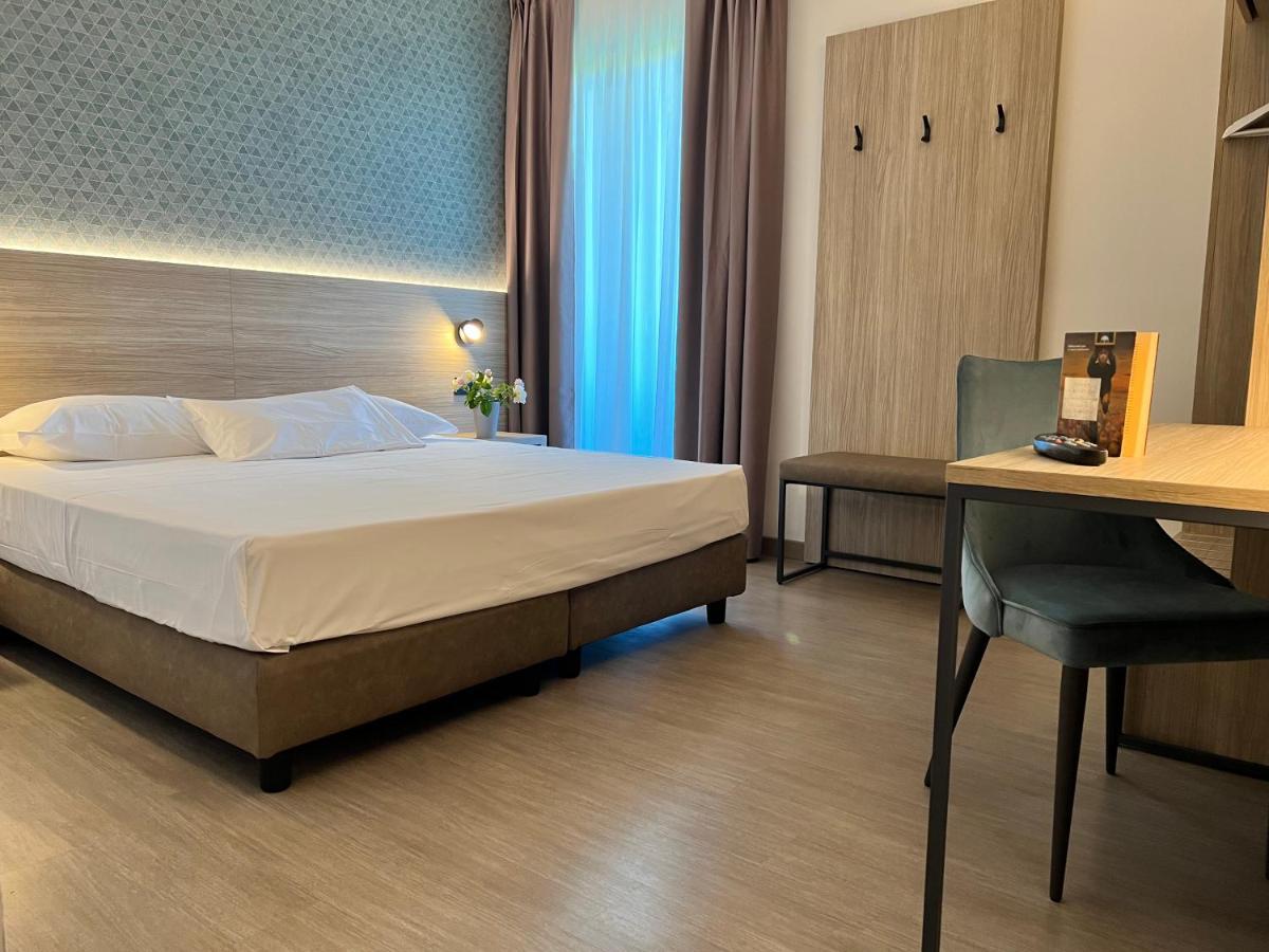 Hotel Gardenia Romano Canavese ภายนอก รูปภาพ