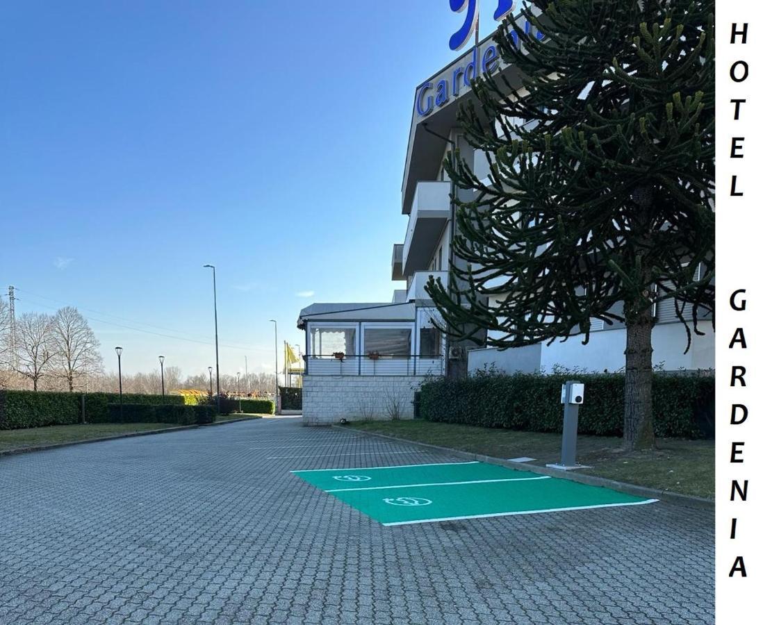 Hotel Gardenia Romano Canavese ภายนอก รูปภาพ