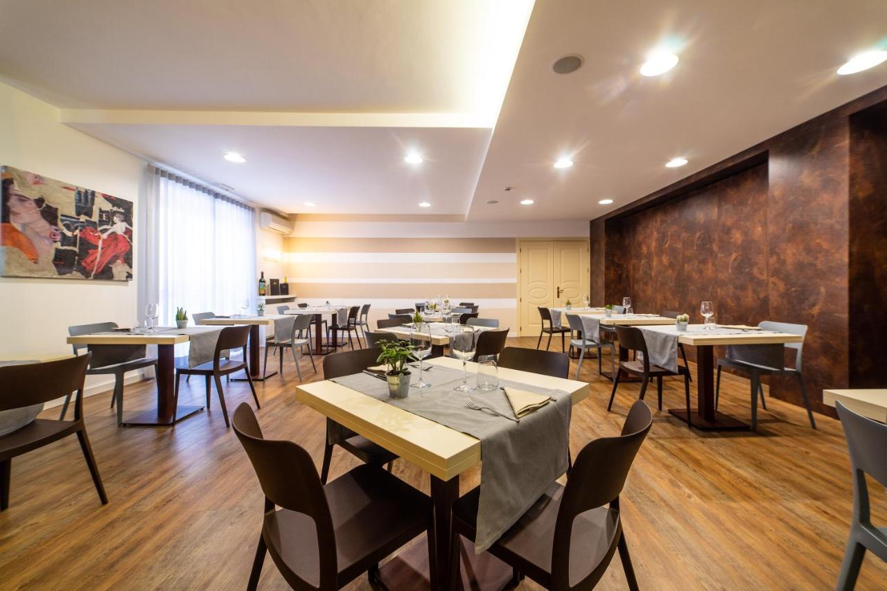 Hotel Gardenia Romano Canavese ภายนอก รูปภาพ