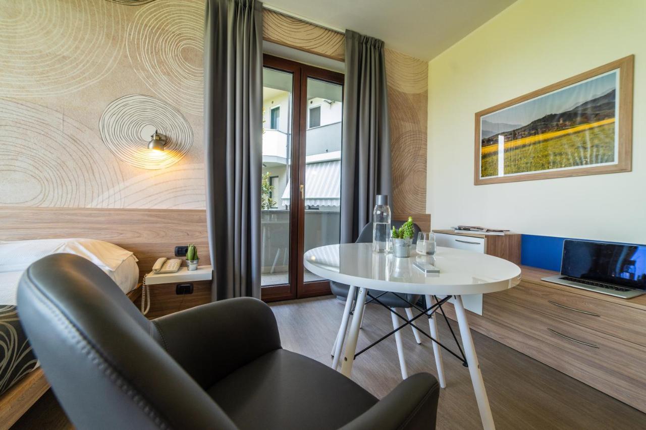 Hotel Gardenia Romano Canavese ภายนอก รูปภาพ